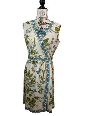 VTG 1960’s Butterfly Print Dress With 2 Beautiful butterfly Brooches🦋